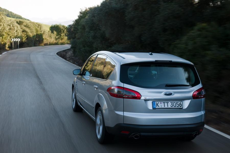  Ford S-Max 2010 года  (фото 16 из 21)